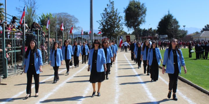 ¡Impecable participación en el Desfile Comunal!